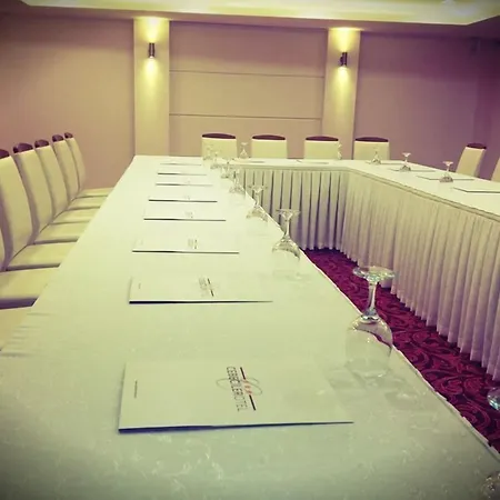 塞贝西勒酒店 3*